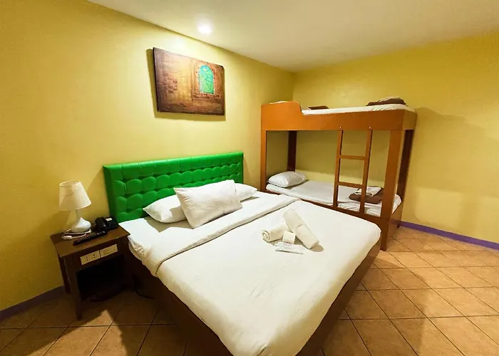 Hotel Comfy Mabini 3*
